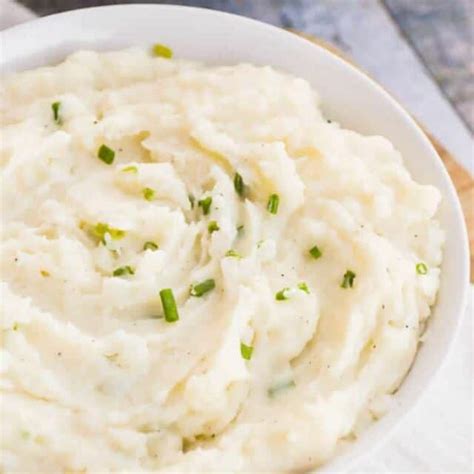 The Best Sour Cream And Chive Mashed Potatoes • The Diary Of A Real Housewife