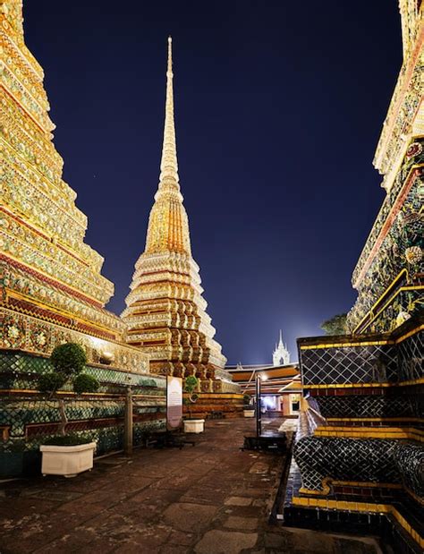 Premium Photo | Temple wat pho at night