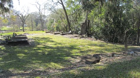 Calvary Pentecostal Church Cemetery Dans Jeanerette Louisiana