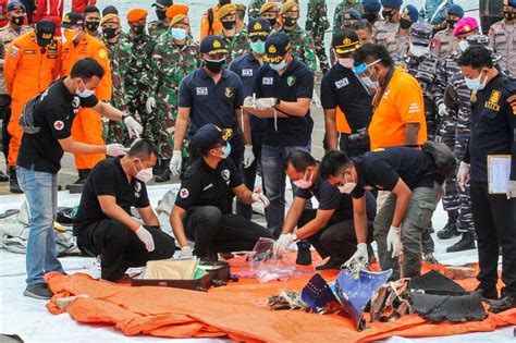 Rescuers find human remains after deadly Sriwijaya Air crash - Flipboard