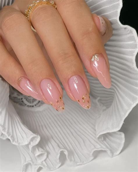 40 ideias de unhas almond decoradas para inovar o formato clássico