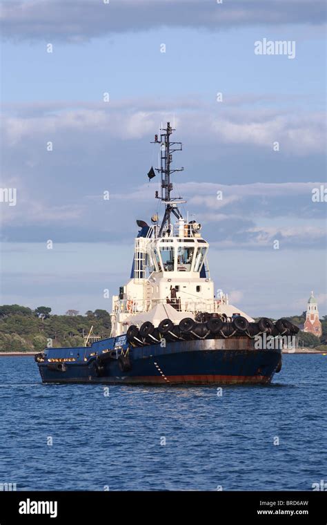 Black And Cream Tug Boat Southampton Water Stock Photo Alamy