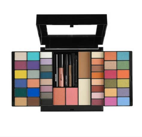 Nyx Beauty Staple Palette Cosmetics Makeup Eyeshadow Blush Contour