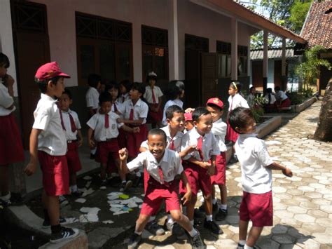 detail gambar anak sd bermain koleksi nomer