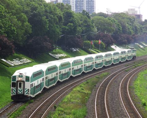 File:Lakeshore West GO Train Westbound.jpg - Wikipedia