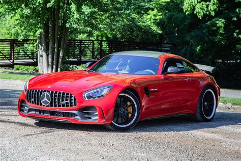 The 2018 Mercedes-AMG GT R is equally at home on road or race track - CNET