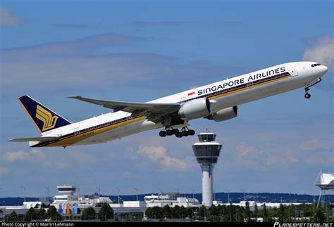 V Swn Singapore Airlines Boeing Er Photo By Marlin Lehmann Id