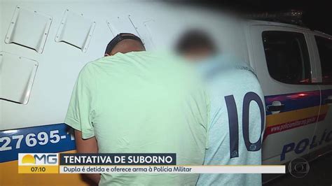 Vídeo Dupla é detida suspeita de tráfico e tentativa de suborno a