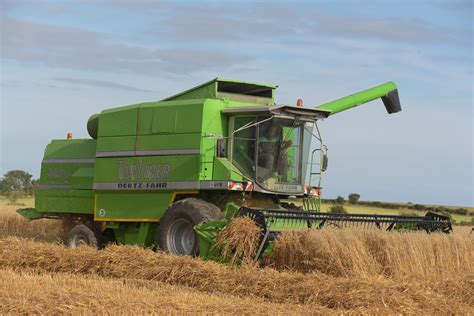 Deutz Fahr Topliner Hts Combine Harvester Cutting Winter Oats A