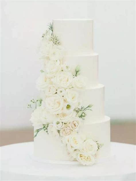 White Wedding Cake Ideas We Re Swooning Over In Wedding Cake