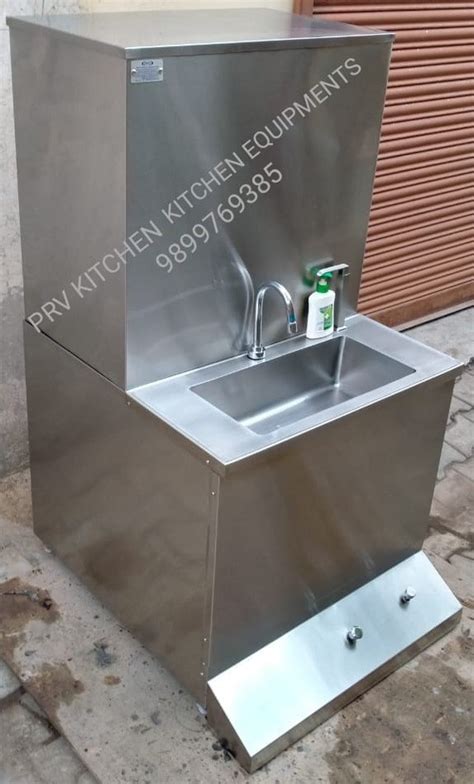 Stainless Steel Foot Operate Hand Wash Stations With Water Tank