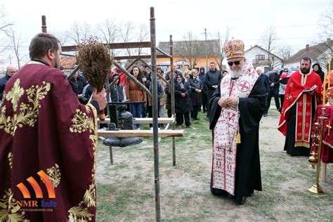 Vladika Nikanor osveštao zvono za hram Svetog Pantelejmona u Krajišniku