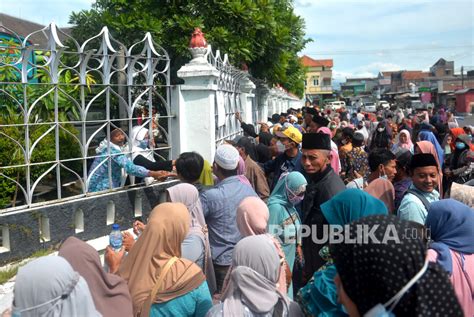 Suasana Pengantar Calon Jamaah Haji Di Asrama Haji Donohudan