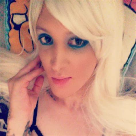 Sissy Delilah Snow Reitet Riesigen Dildo In Rosa Keuschheit XHamster