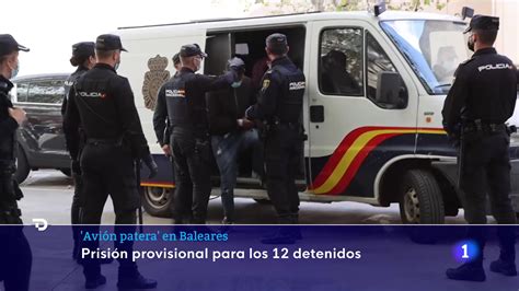 Prisión Provisional Para Los 12 Detenidos Que Huyeron Del Avión De