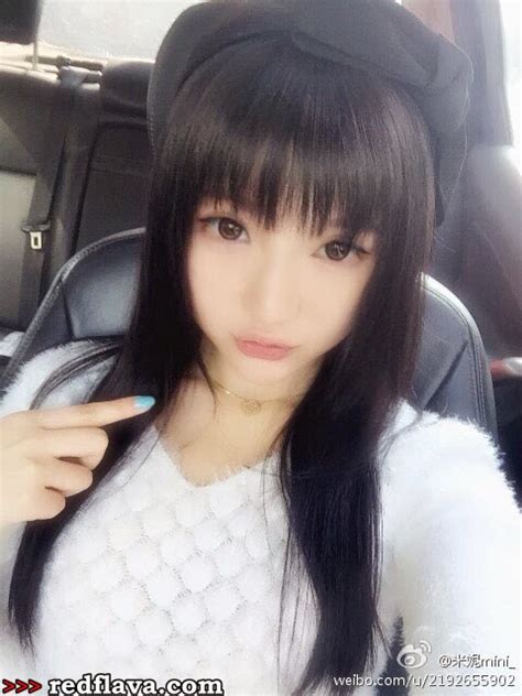 Chinese girl Huang Mi Nis 黄米妮 lingerie shoots nude sets and selfies