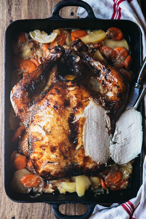 Frango Assado Mel E Legumes Na Cozinha Da Helo