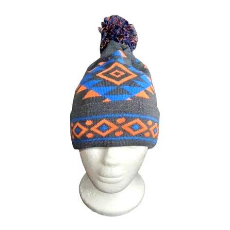 Indigenous design tuque grey – Treasures