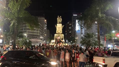 Eleitores Comemoram Vitória De Lula Na Praça Da Independência