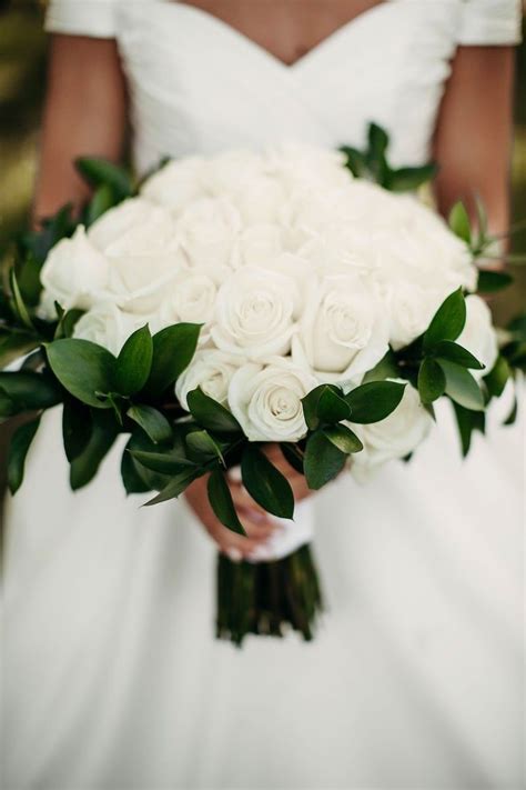 35 Elegant White Wedding Bouquets You Will Love! - Mrs to Be