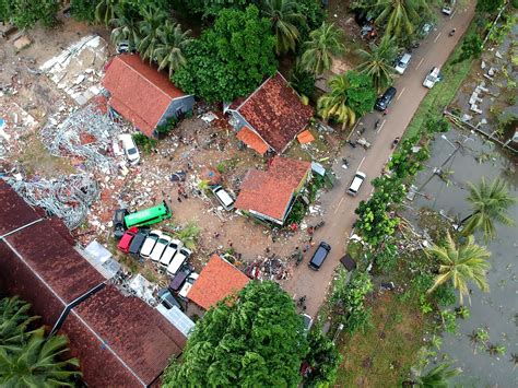 Tsunami Auf Indonesien Mindestens 222 Tote Welt VOL AT