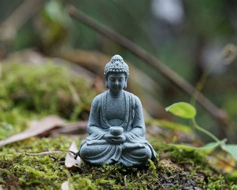 miniature tiny sakyamuni buddha sit  meditation figure fairy garden