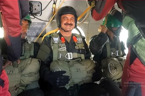 Sri Lanka Army Commander soars to new heights as Military Para Trooper ...