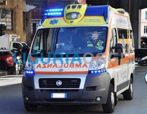 Genova Grave Incidente Sul Lavoro Al Porto Antico Ferito Un Operaio