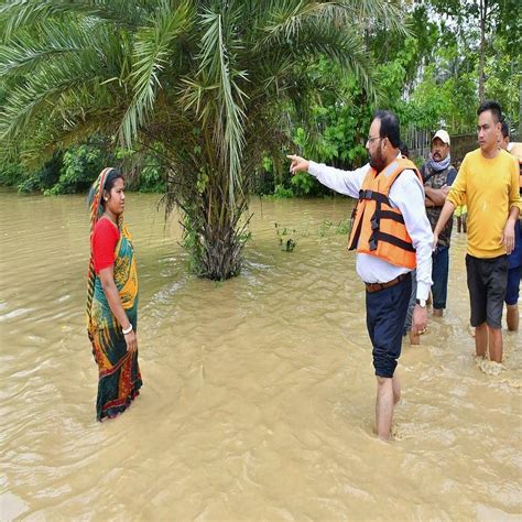 Assam Flood असम में बाढ़ से मचा हाहाकार करीब छह लाख लोग हुए बेघर