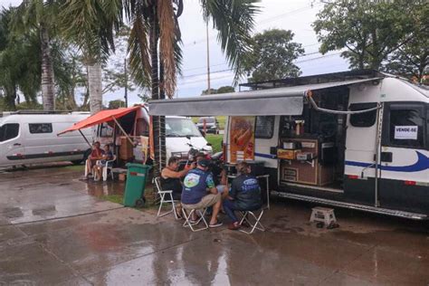 Já em casa chuva não é empecilho para encontro de motorhomes