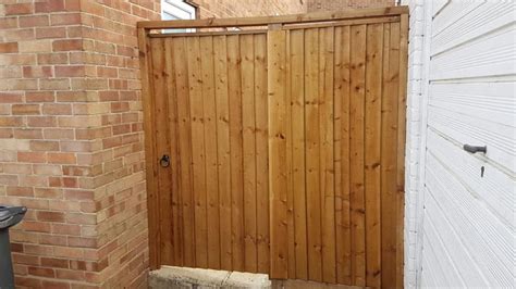 The Difference Between Pressure Treated Fencing Panels And Dip Treated