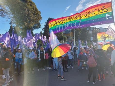 Miles De Personas Coparon Las Calles Para Marchar Contra Los