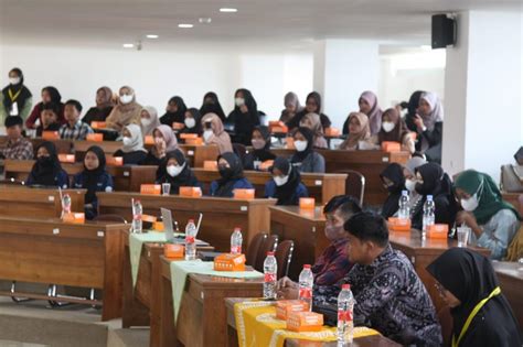 SEMINAR NASIONAL KEWIRAUSAHAAN MENUMBUHKAN JIWA KEWIRAUSAHAAN YANG