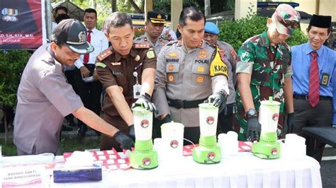 Polres Nganjuk Musnahkan Barang Bukti 10 000 Butir Okerbaya Hingga 108