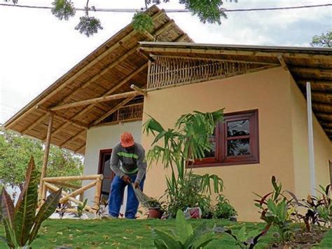 Inauguran casa modelo hecha con caña guadua Ecuador GUADUA Y BAMBU