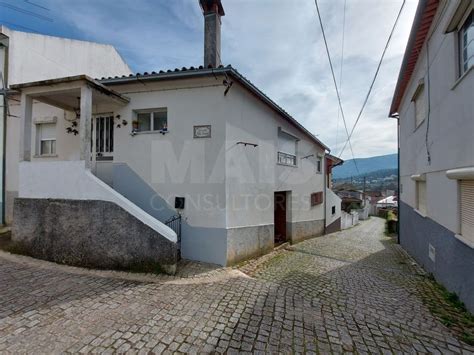 Casa ou moradia à venda na rua José Luís Nunes s n Côja e Barril de