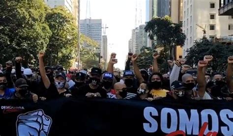 Torcidas Organizadas De São Paulo Fazem Ato Pró Democracia E Entram Em Confronto Com A Polícia