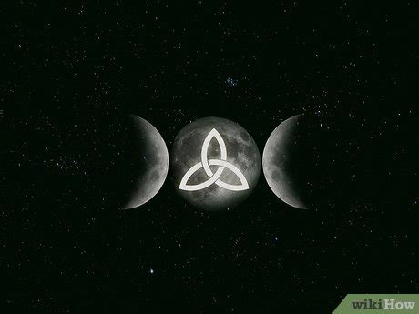 Triple Moon Symbol: Meaning, History & Lunar Rituals