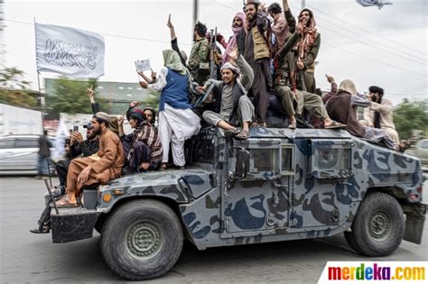 Foto Tentara Taliban Konvoi Rayakan Satu Tahun Kuasai Afghanistan