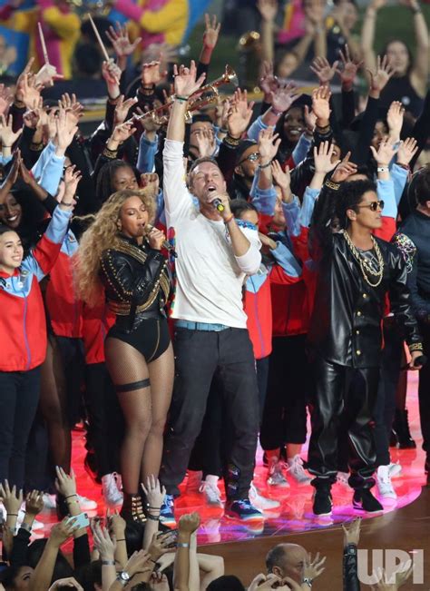 Photo Beyonce Coldplay And Bruno Mars During The Super Bowl 50