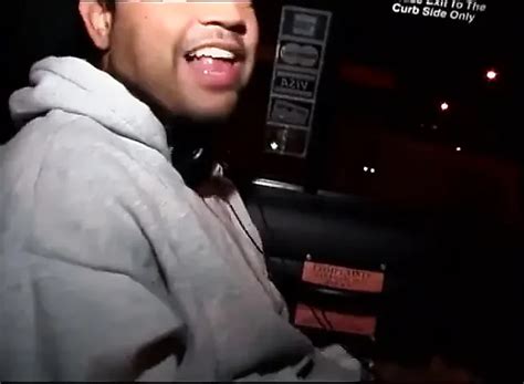 Sexy blonde leckt muschi tätowierter mann lutscht großen schwanz