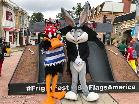 Six Flags Md October 2016 Daffy Duck Disney Characters Duck