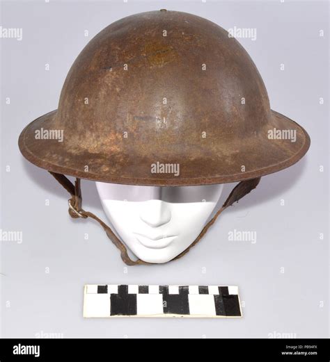 1870 World War I British Mark 1 Brodie Combat Helmet Stock Photo Alamy