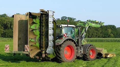 Krone Fendt Vario Met Krone Easycut Triplemaaiers Trekkerweb Nl