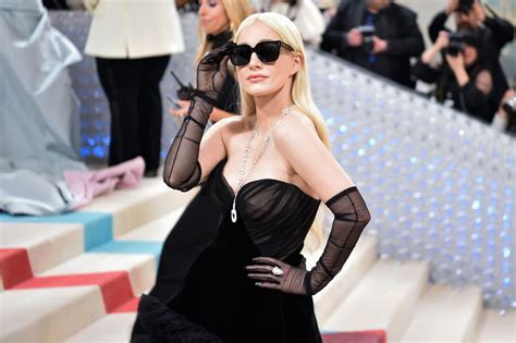 Met Gala 2023 Jessica Chastain Debuts Platinum Blonde Hair Us Weekly