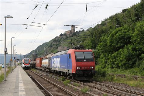 Mit Einem Containerzug Am Juli Bei Kaub Bahnbilder De