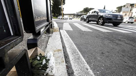 Roma Due Ragazze Muoiono Investite A Ponte Milvio Incidente Oggi 22