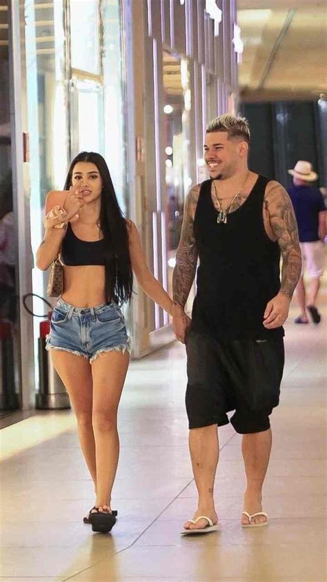 Ap S T Rmino Conturbado Bia Miranda Surge Novo Affair Em Shopping