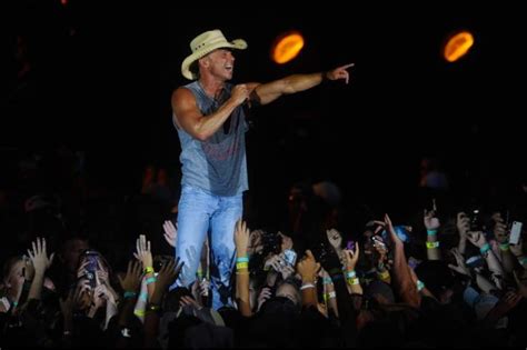 Country Crooner Chesney Brings The Party To Pittsburgh S Heinz Field Kenny Chesney Kenny