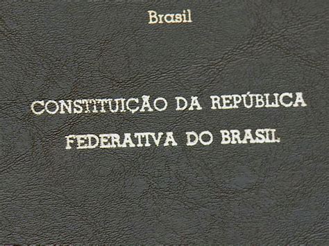 Constitui O Brasileira De Completa Anos De Promulga O